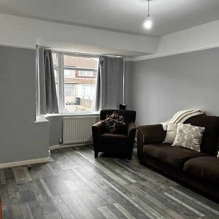 Family Home Near Cribbs Causeway And The Wave, Just 2 Minutes From Airbus And Rolls Royce Bristol Exterior photo