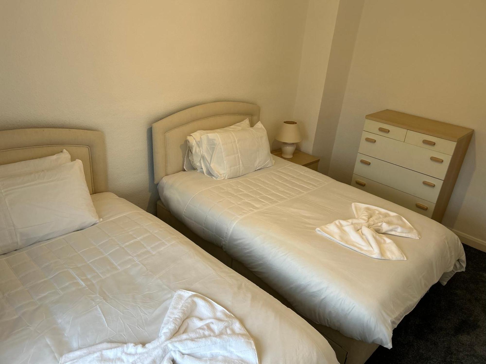 Family Home Near Cribbs Causeway And The Wave, Just 2 Minutes From Airbus And Rolls Royce Bristol Exterior photo